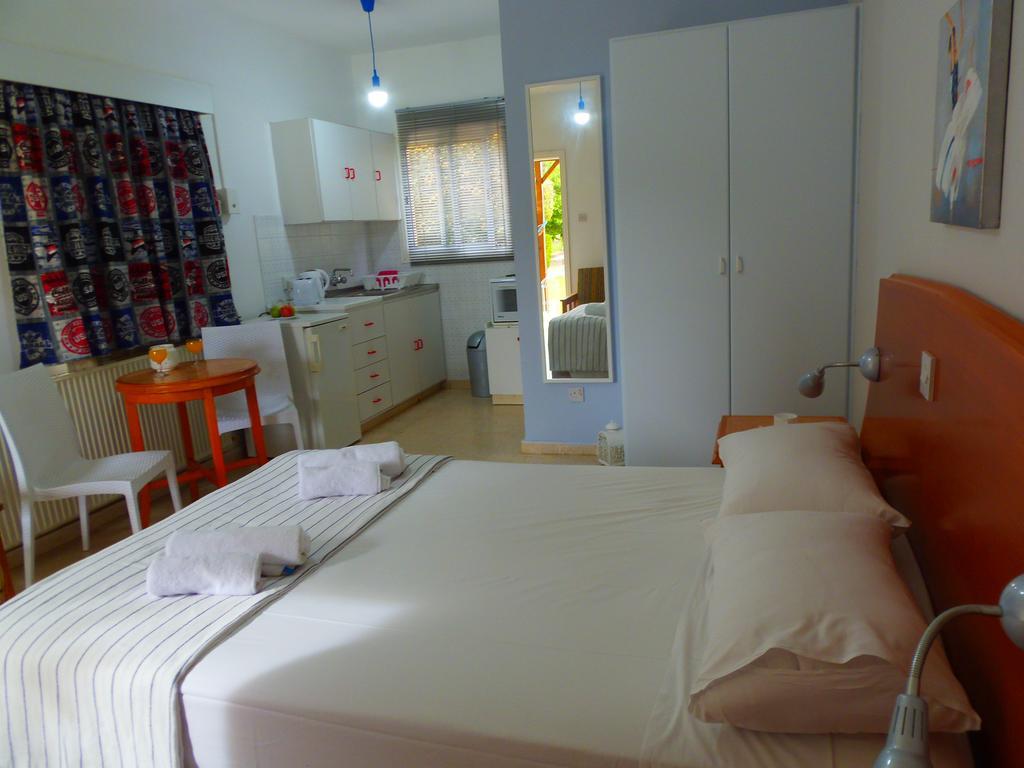 Light & Blue Gardens Apartment Protaras Ngoại thất bức ảnh